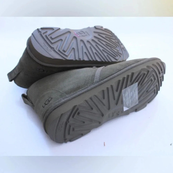 NWOT UGG Neumel boots - Picture 6 of 15